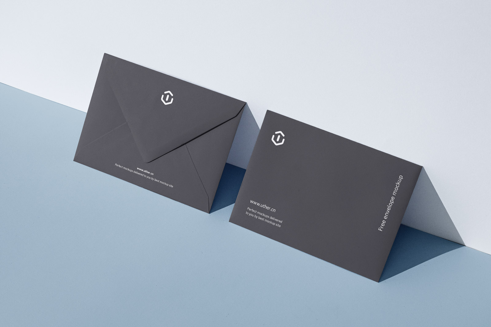 正反面靠墙C6尺寸信封样机模型C6 Envelope Mockup .psd素材